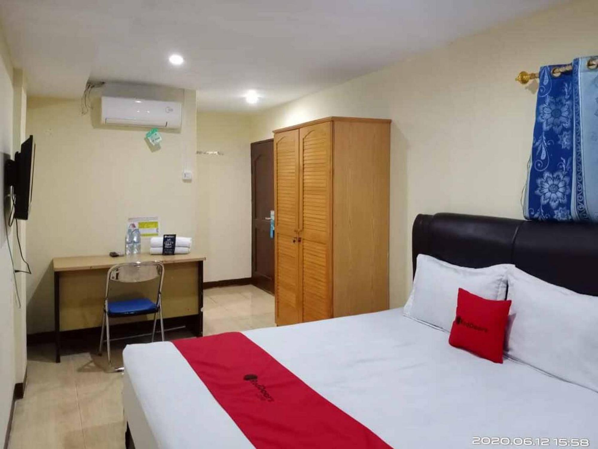 Reddoorz At Jalan Japaris Medan Hotel Ngoại thất bức ảnh